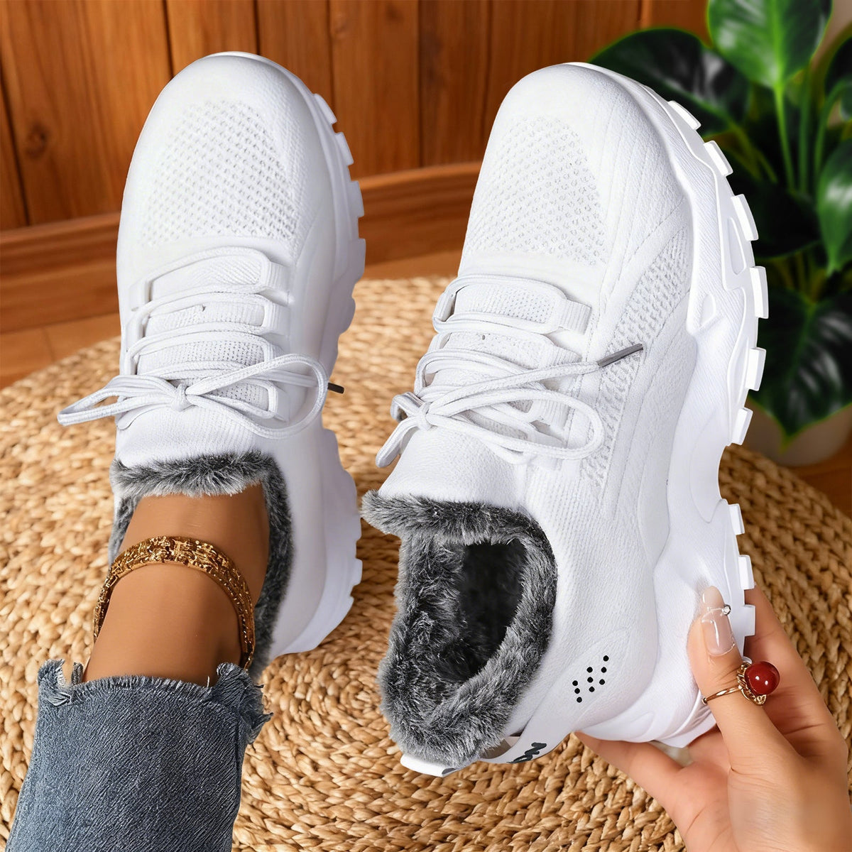 LUVIA | ORTHOPAEDIC SNEAKERS