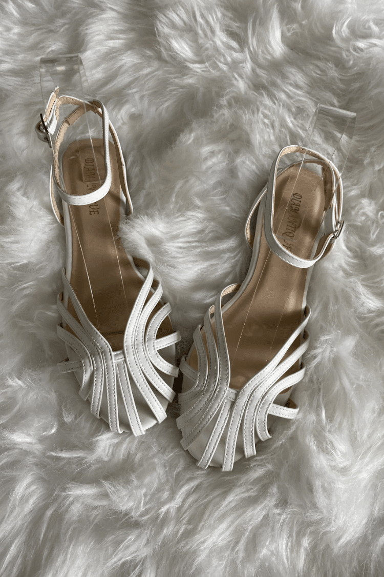 VICTORIA | GOLDENE SANDALEN MIT SCHMUCKSTEINDETAILS