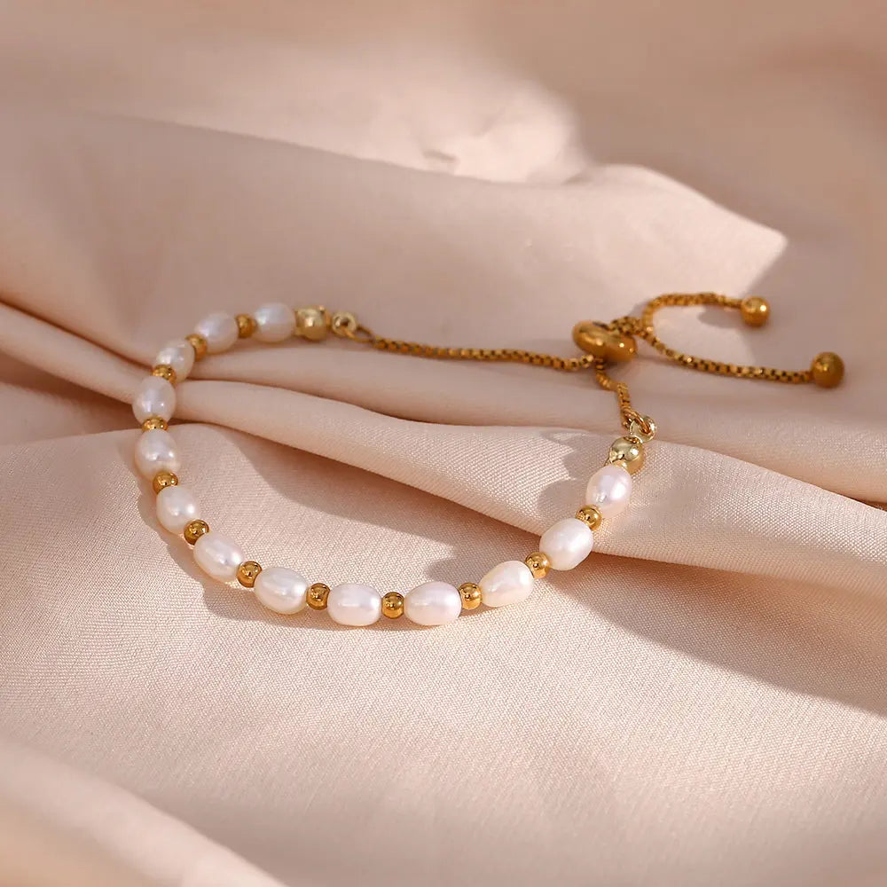 ADELINE | ELEGANTES PERLEN- UND GOLDARMBAND