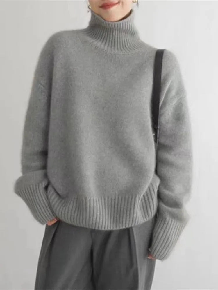 BIRGIT | WEICHER STRICKPULLOVER MIT STEHKRAGEN
